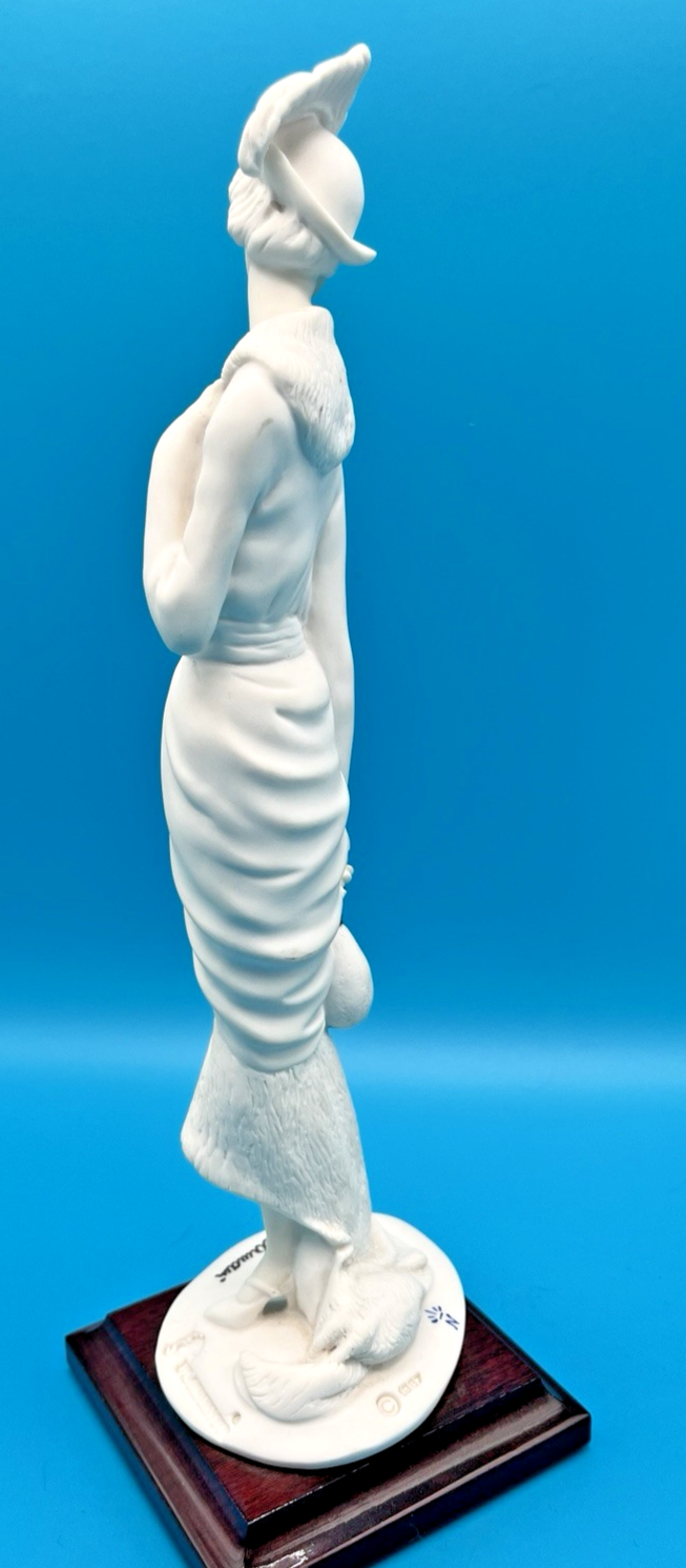 Giuseppe Armani Lady with Handbag Figurine | Vintage Italian Collectible - LADYBIRD LAUGH