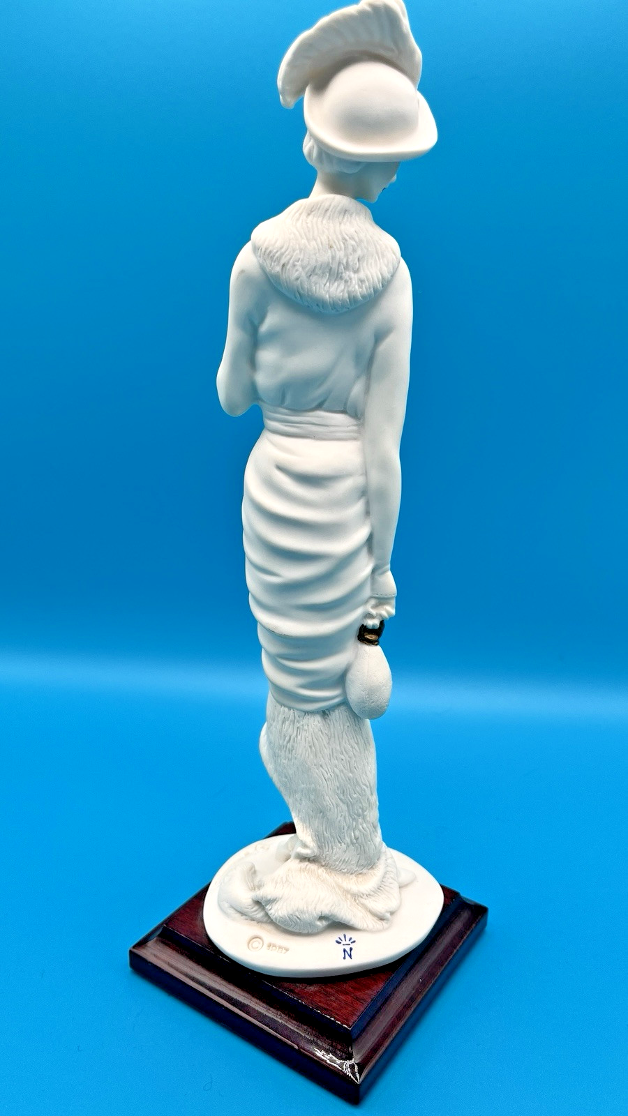 Giuseppe Armani Lady with Handbag Figurine | Vintage Italian Collectible - LADYBIRD LAUGH