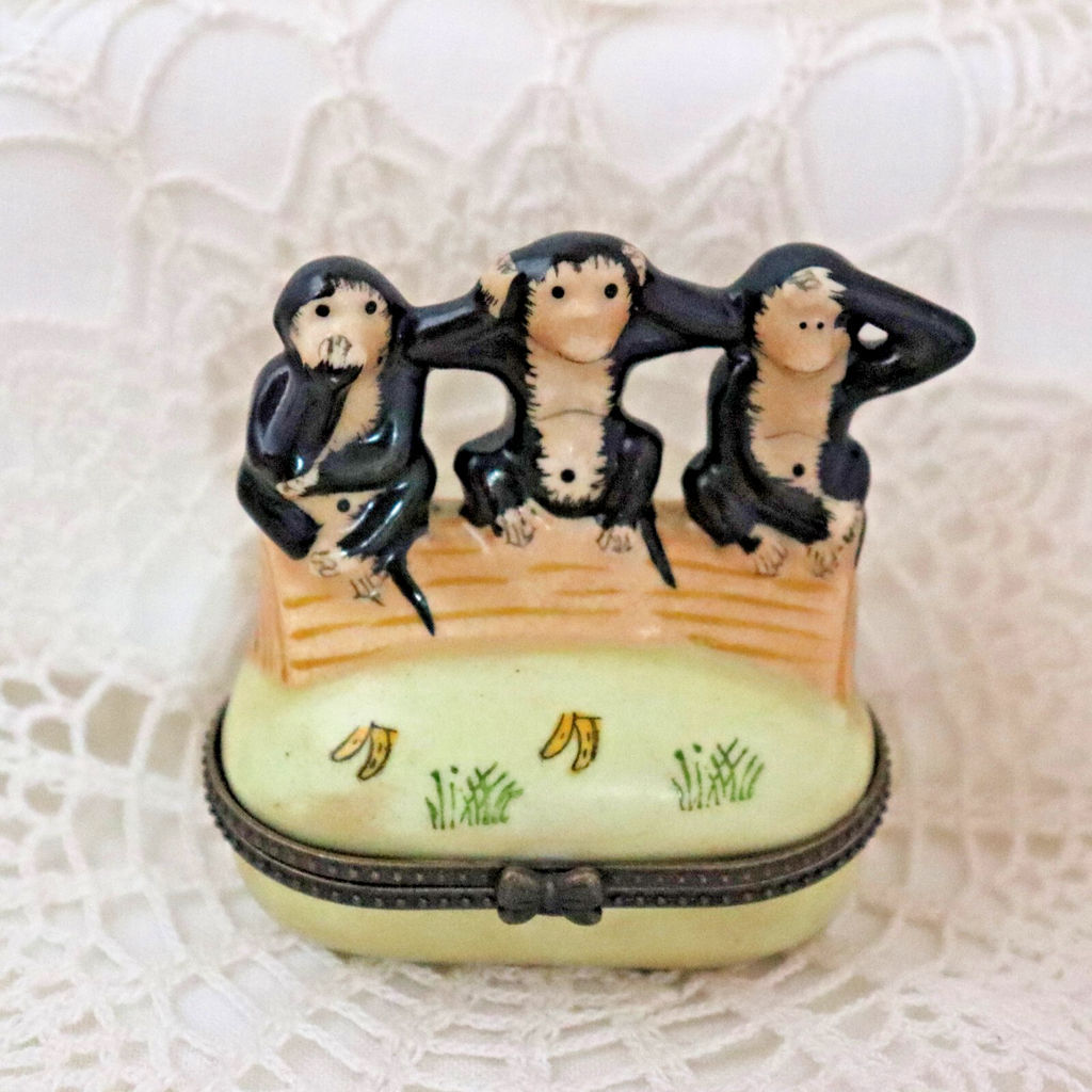 Monkeys! Bananas! Cutest Belly Buttons! See no. Hear no. Speak no. - LADYBIRD LAUGH
