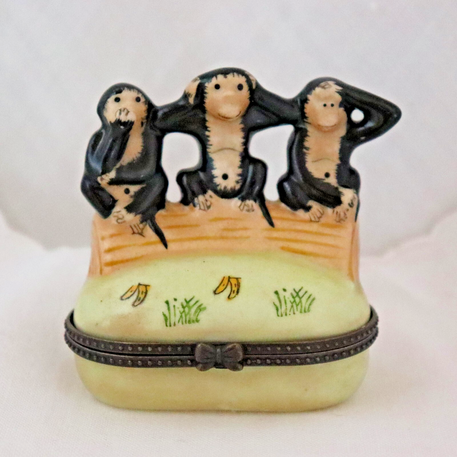 Monkeys! Bananas! Cutest Belly Buttons! See no. Hear no. Speak no. - LADYBIRD LAUGH