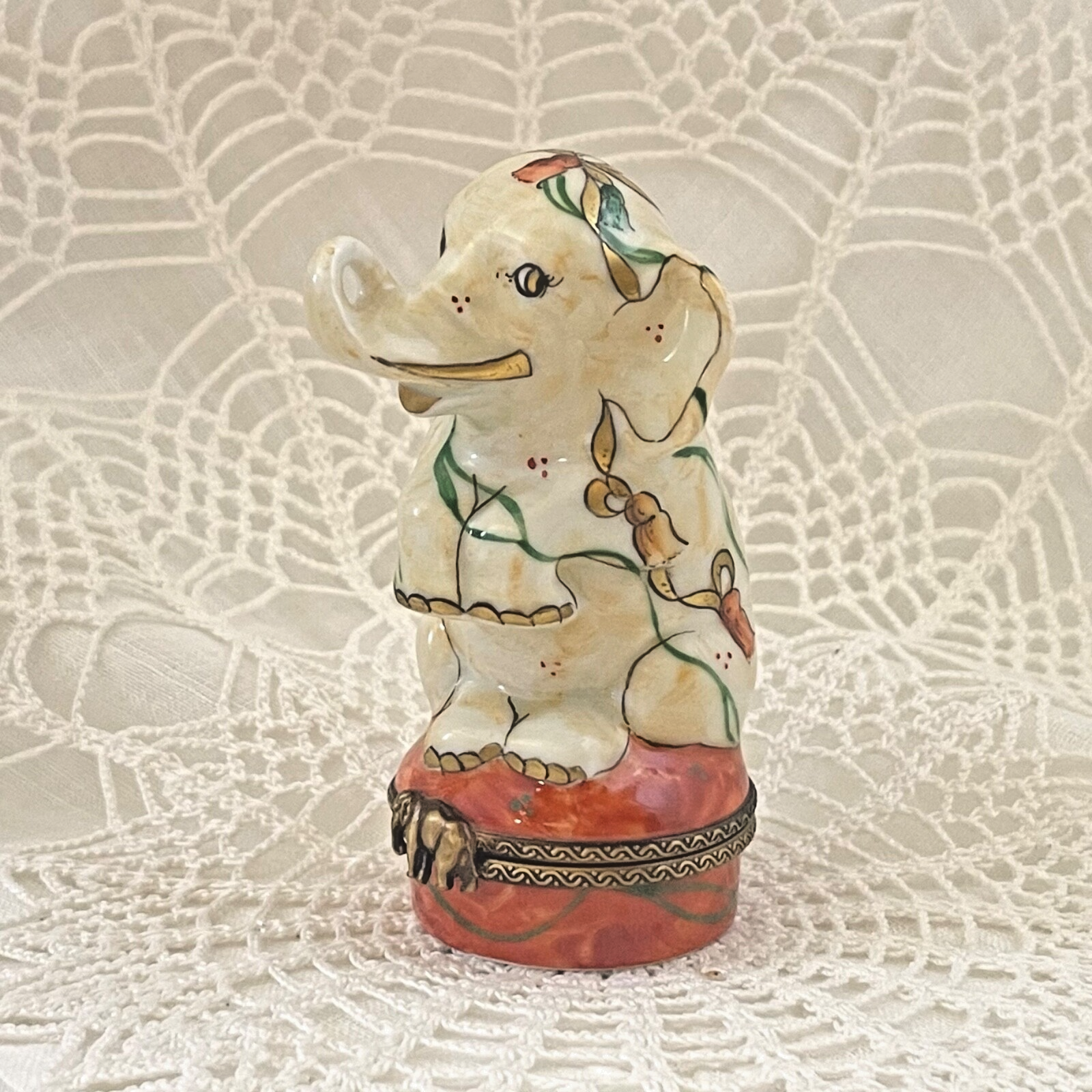 Beautiful Tassle Elephant -Peint Main Signed Exclusive Charmant - LADYBIRD LAUGH