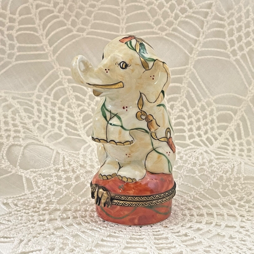 Beautiful Tassle Elephant -Peint Main Signed Exclusive Charmant - LADYBIRD LAUGH