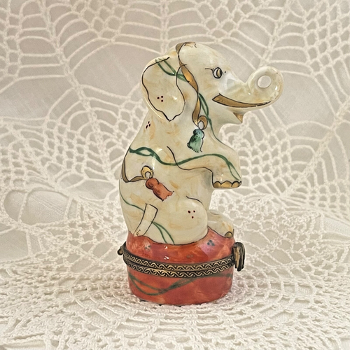 Beautiful Tassle Elephant -Peint Main Signed Exclusive Charmant - LADYBIRD LAUGH