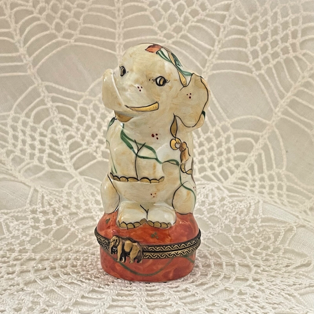 Beautiful Tassle Elephant -Peint Main Signed Exclusive Charmant - LADYBIRD LAUGH
