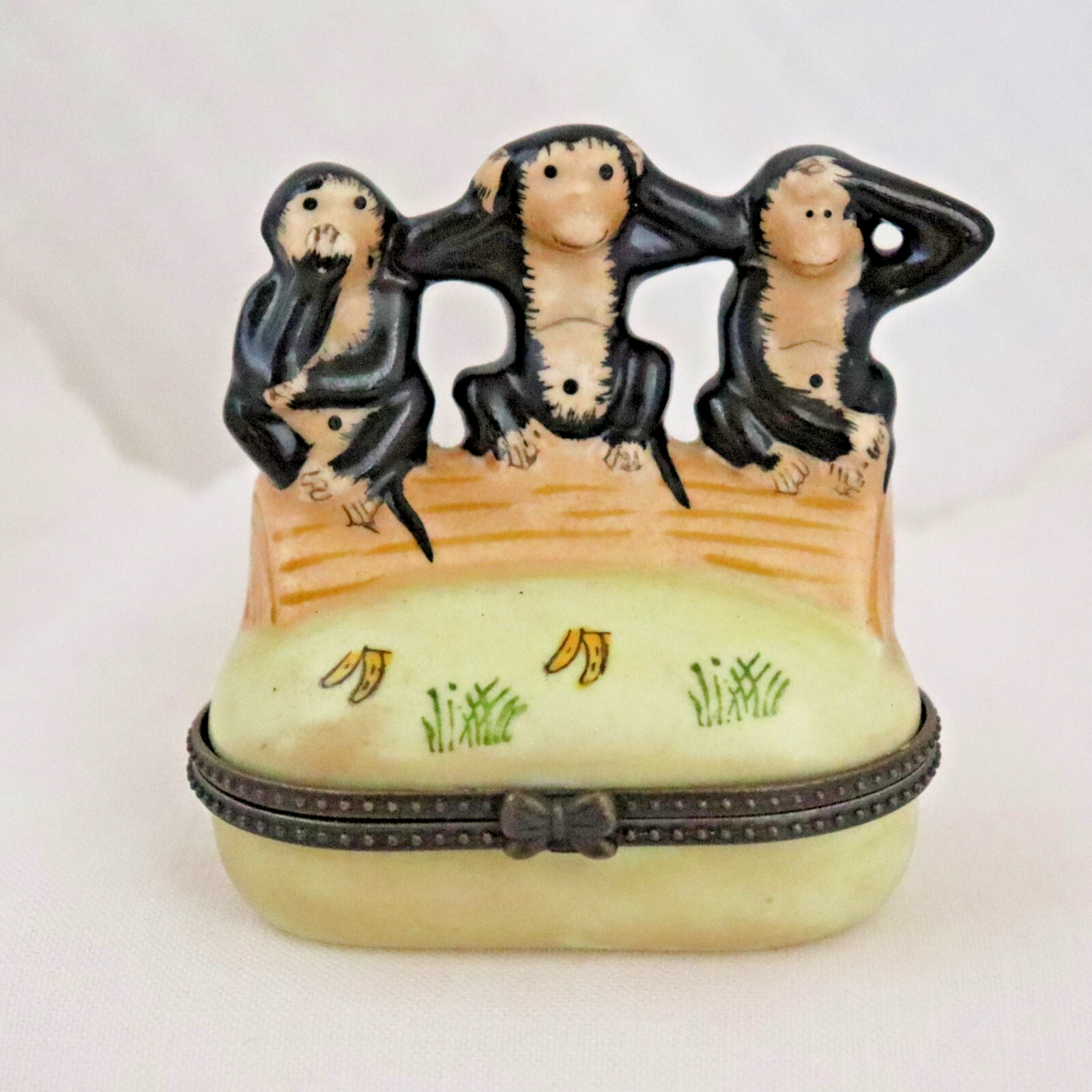 Monkeys! Bananas! Cutest Belly Buttons! See no. Hear no. Speak no. - LADYBIRD LAUGH