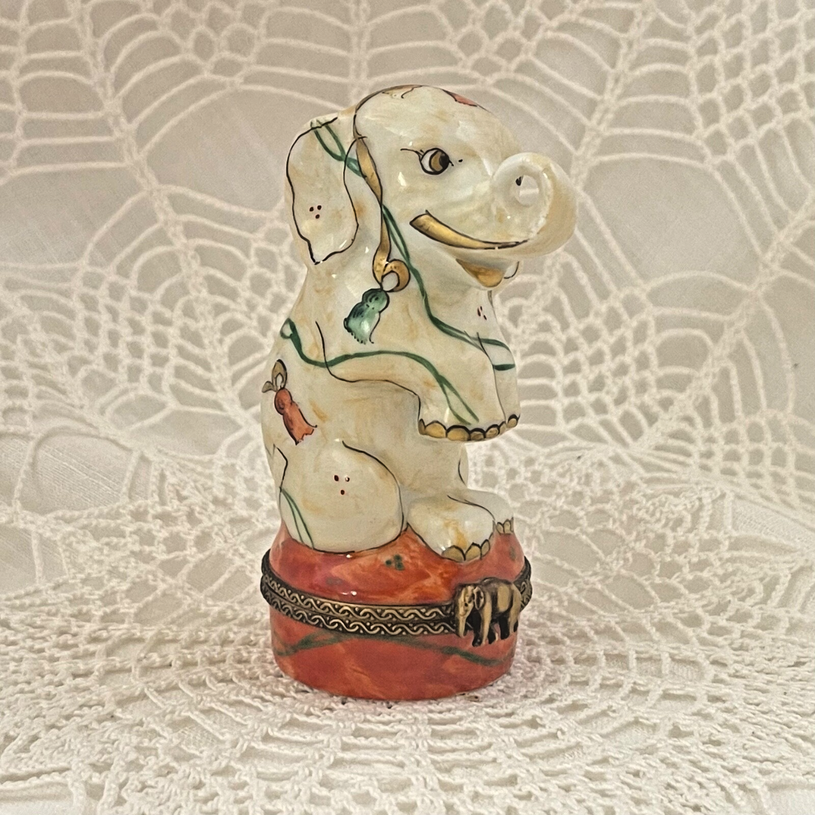 Beautiful Tassle Elephant -Peint Main Signed Exclusive Charmant - LADYBIRD LAUGH