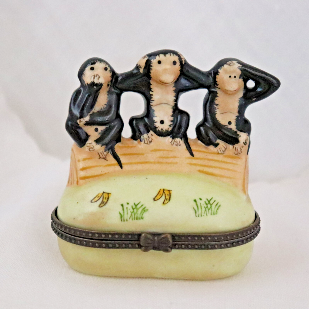 Monkeys! Bananas! Cutest Belly Buttons! See no. Hear no. Speak no. - LADYBIRD LAUGH