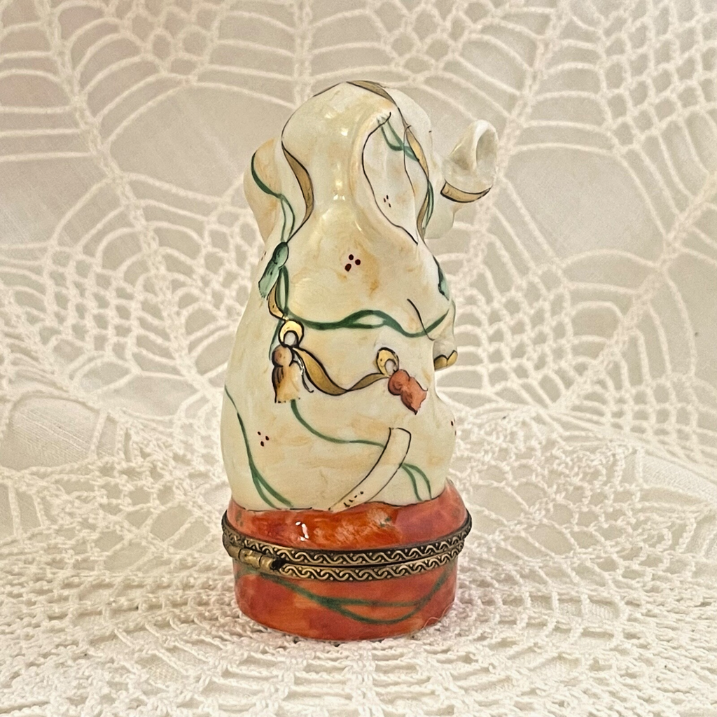 Beautiful Tassle Elephant -Peint Main Signed Exclusive Charmant - LADYBIRD LAUGH
