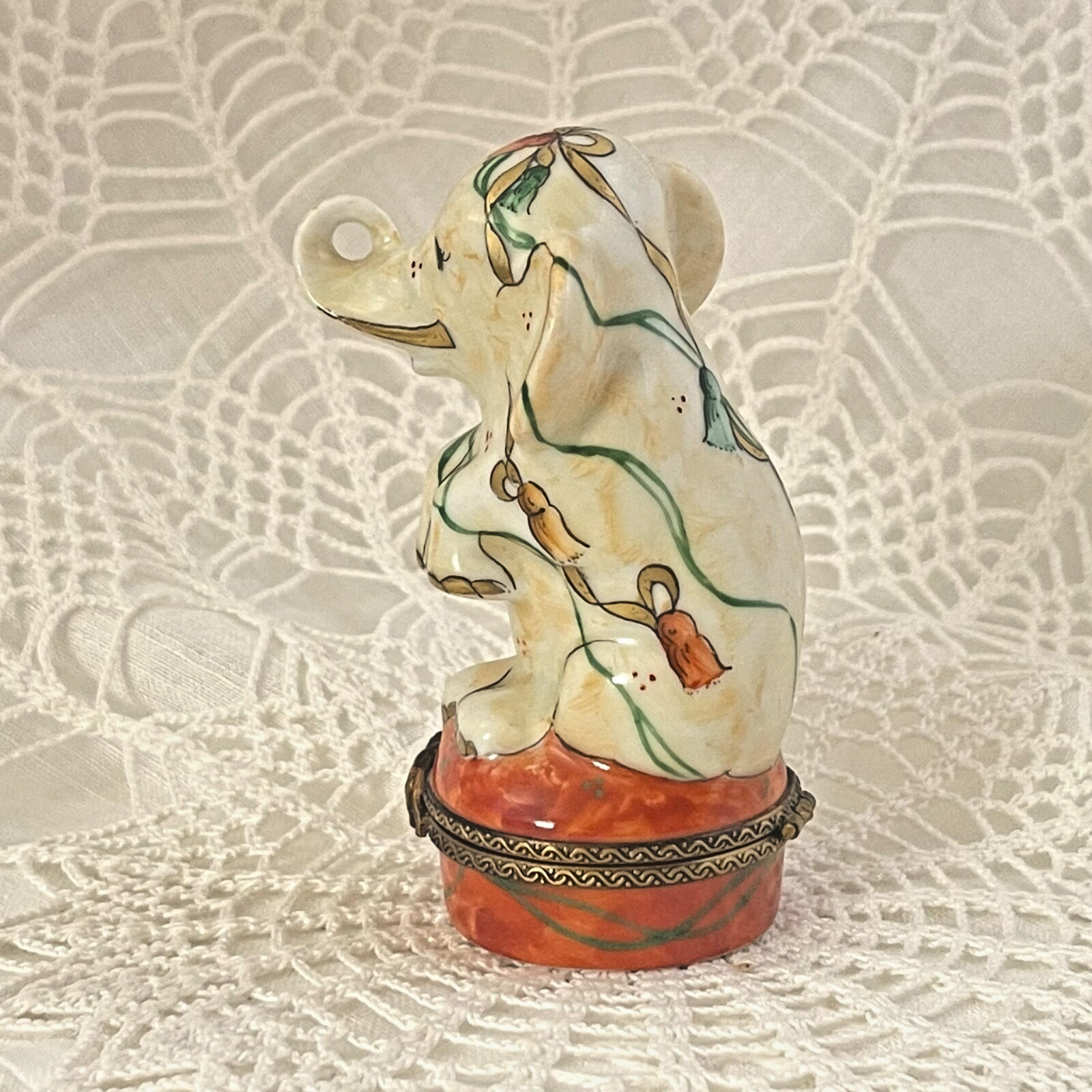 Beautiful Tassle Elephant -Peint Main Signed Exclusive Charmant - LADYBIRD LAUGH