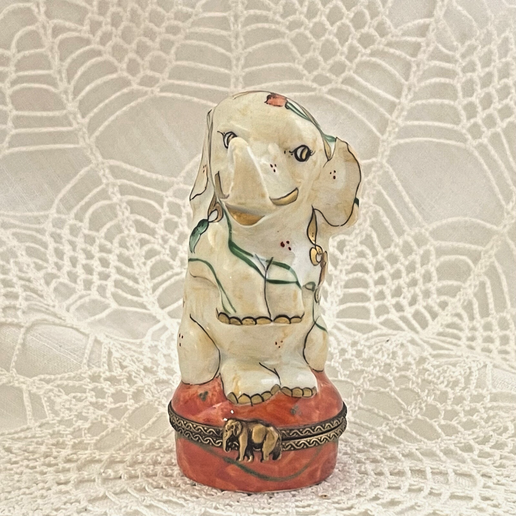 Beautiful Tassle Elephant -Peint Main Signed Exclusive Charmant - LADYBIRD LAUGH