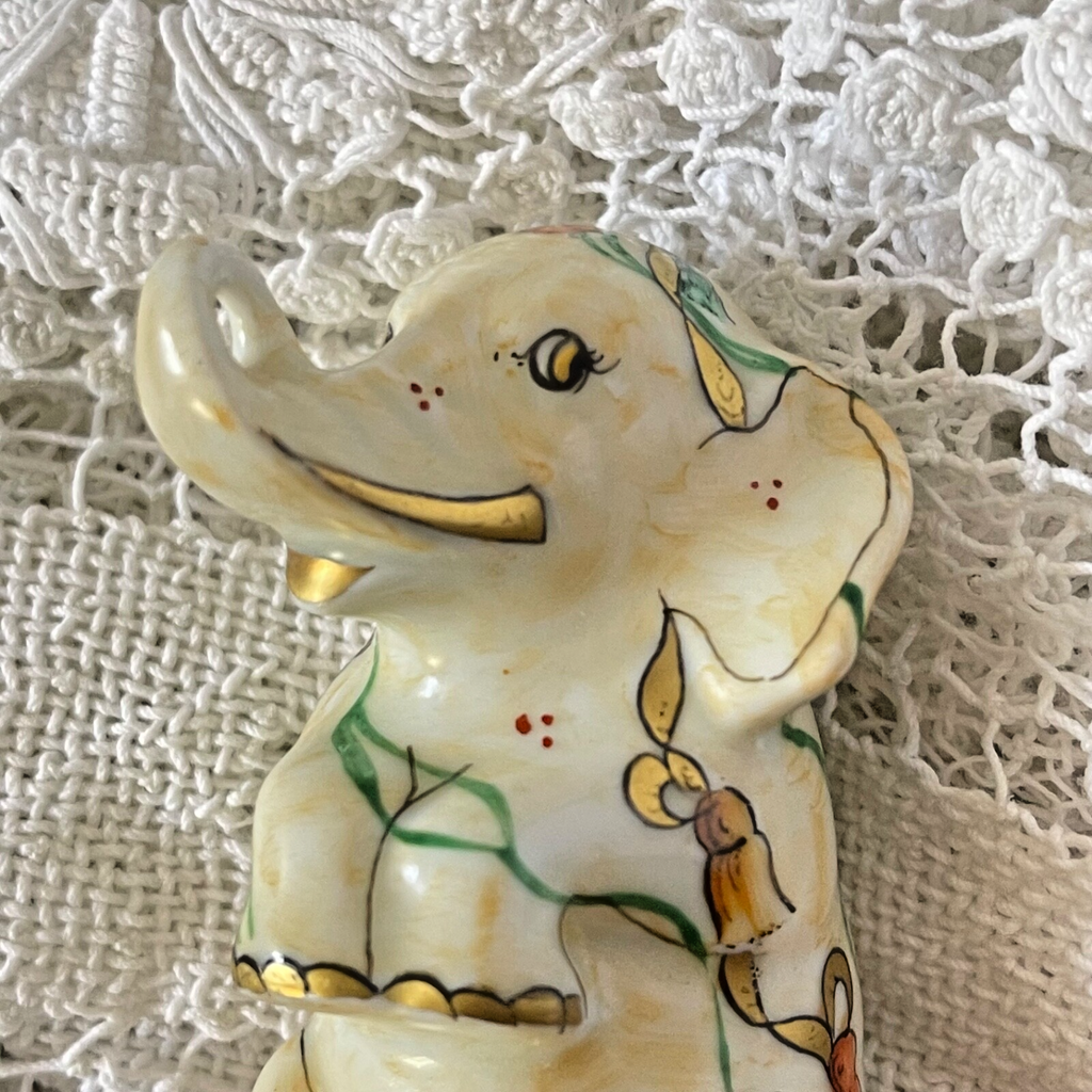 Beautiful Tassle Elephant -Peint Main Signed Exclusive Charmant - LADYBIRD LAUGH
