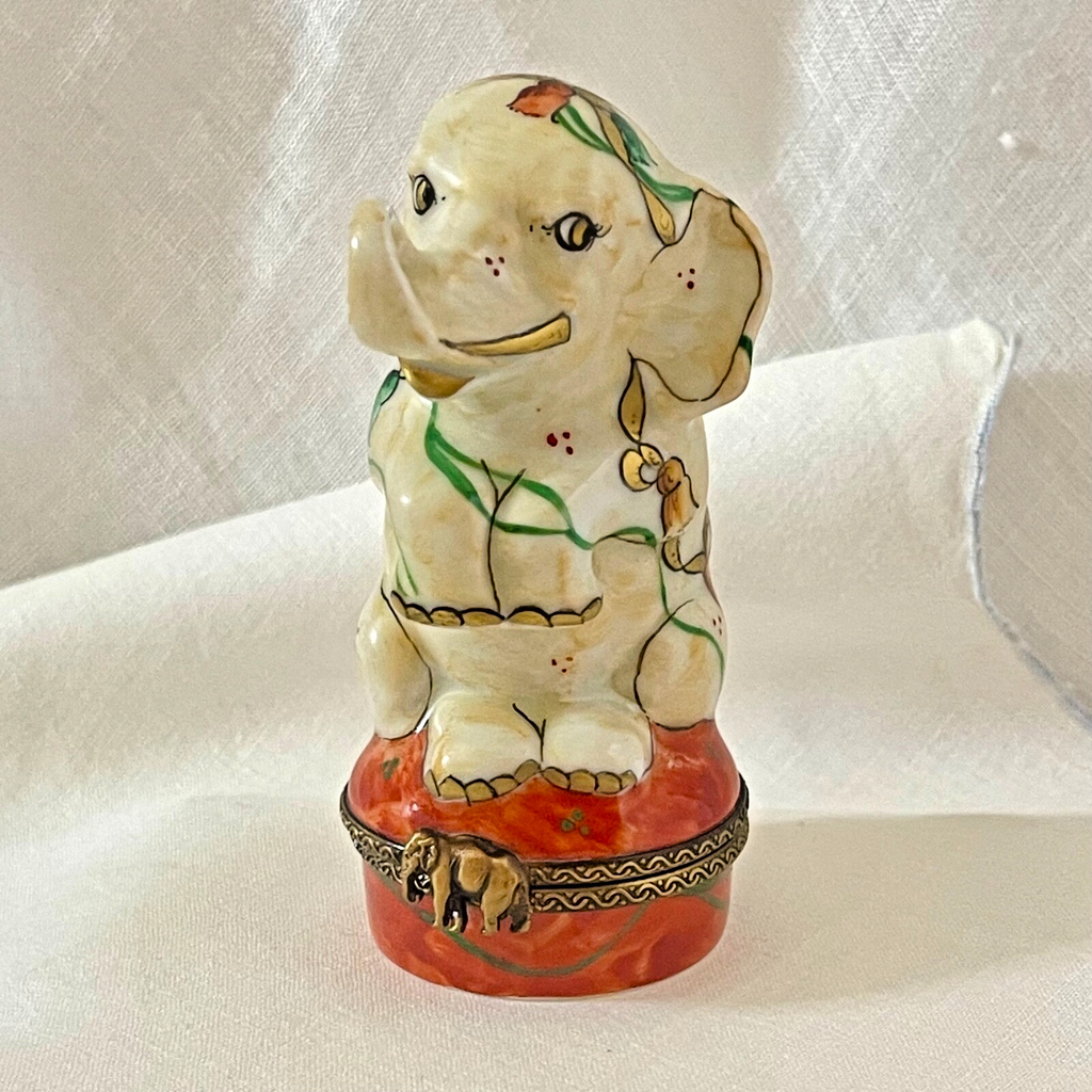 Beautiful Tassle Elephant -Peint Main Signed Exclusive Charmant - LADYBIRD LAUGH