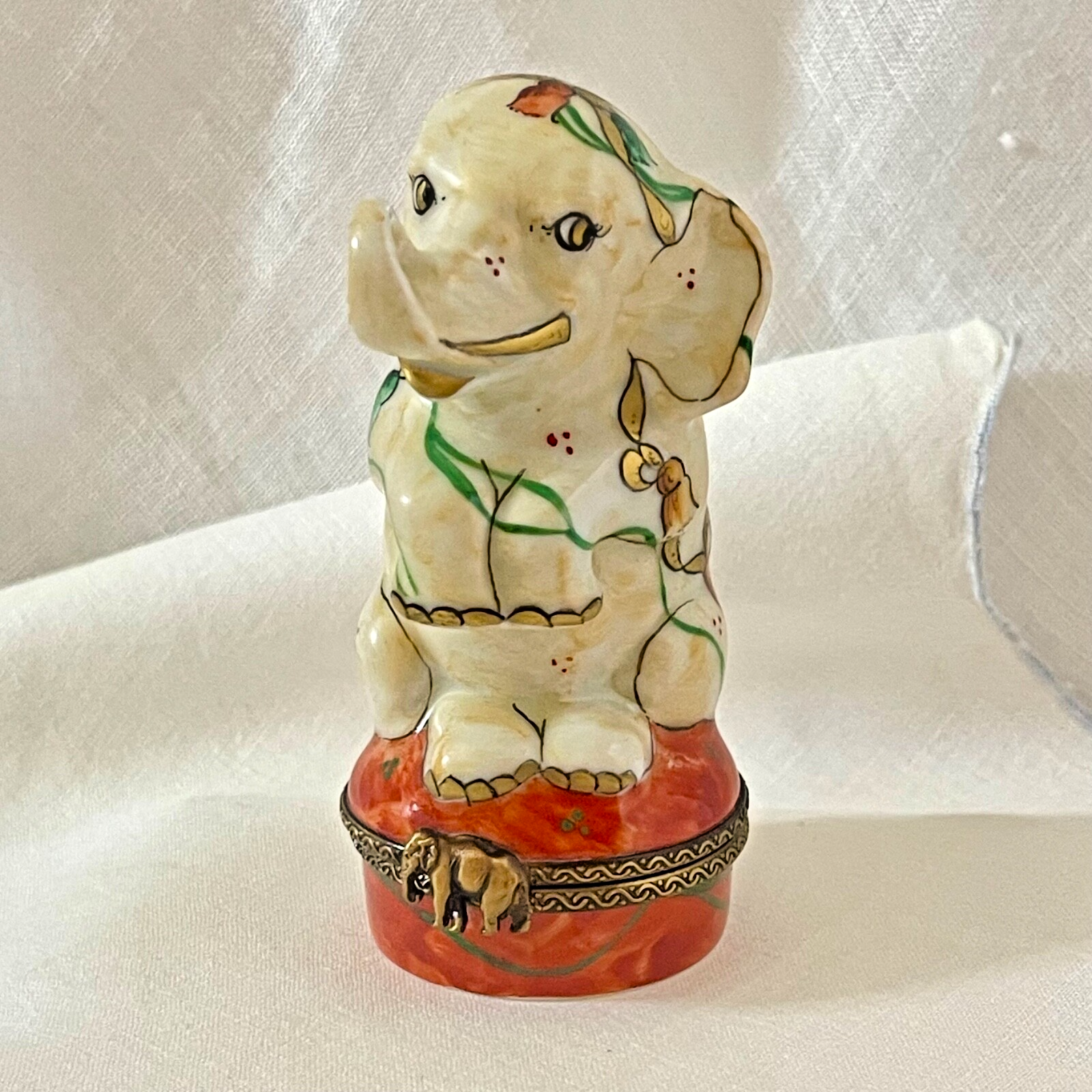 Beautiful Tassle Elephant -Peint Main Signed Exclusive Charmant - LADYBIRD LAUGH