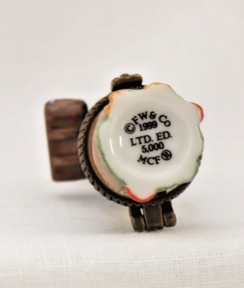 Limited EditionPorcelain Hinged Trinket Box Midwest Cannon FW&CO Peter Rabbit - LADYBIRD LAUGH