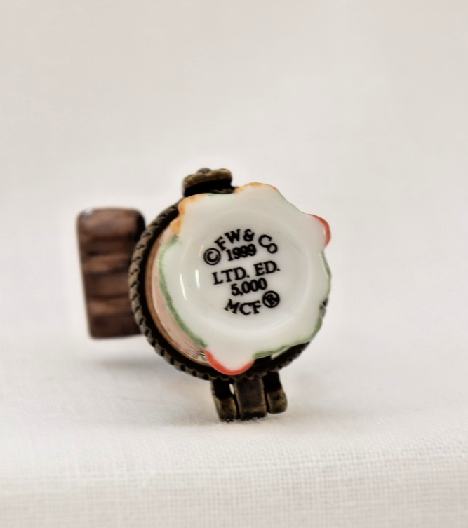 Limited EditionPorcelain Hinged Trinket Box Midwest Cannon FW&CO Peter Rabbit - LADYBIRD LAUGH