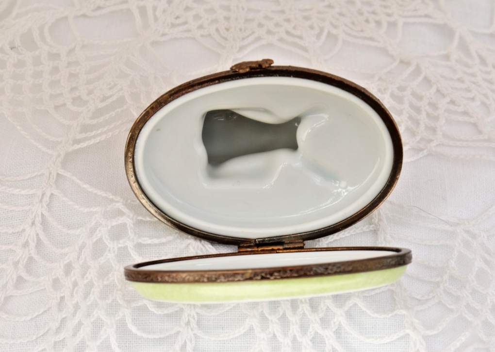 Limoges France Peint Main Signed White Rabbit on Grass Trinket Box