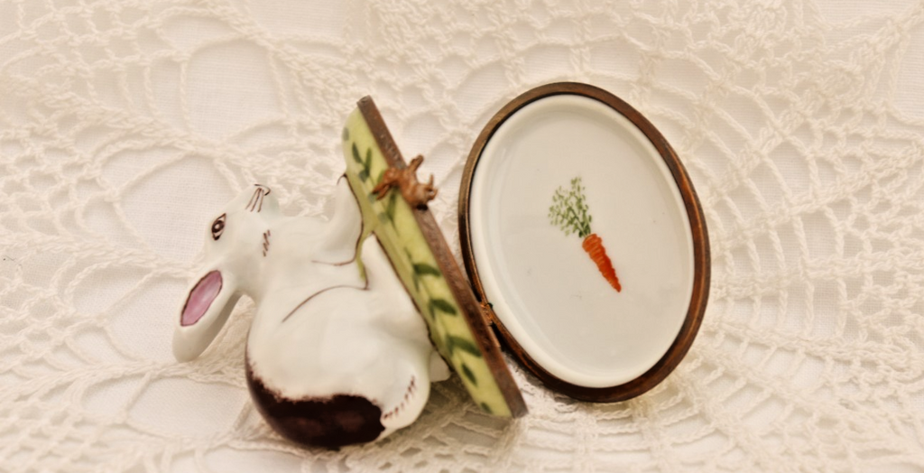 Limoges France Peint Main Signed White Rabbit on Grass Trinket Box