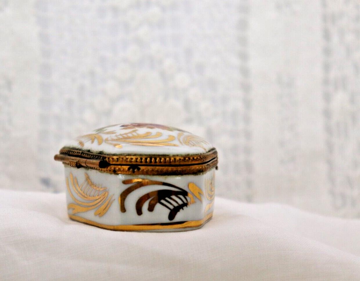 Vintage Limoges France Romantic Couple Trinket Box Hand Painted Porcelain