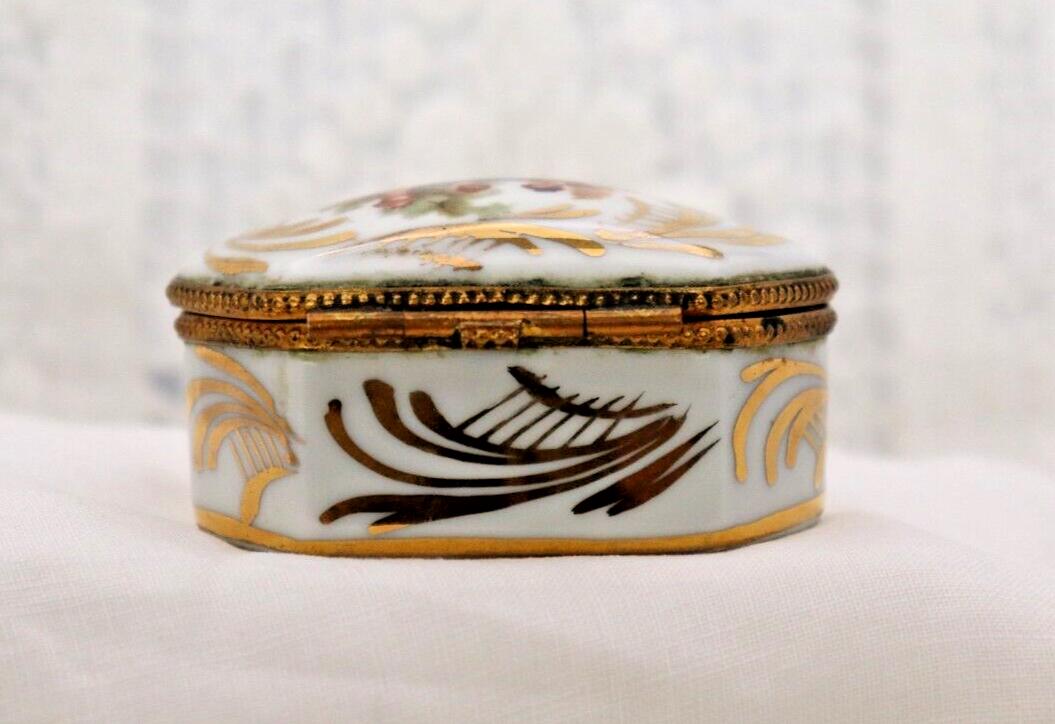 Vintage Limoges France Romantic Couple Trinket Box Hand Painted Porcelain