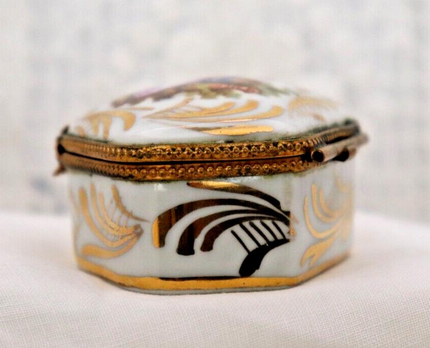 Vintage Limoges France Romantic Couple Trinket Box Hand Painted Porcelain