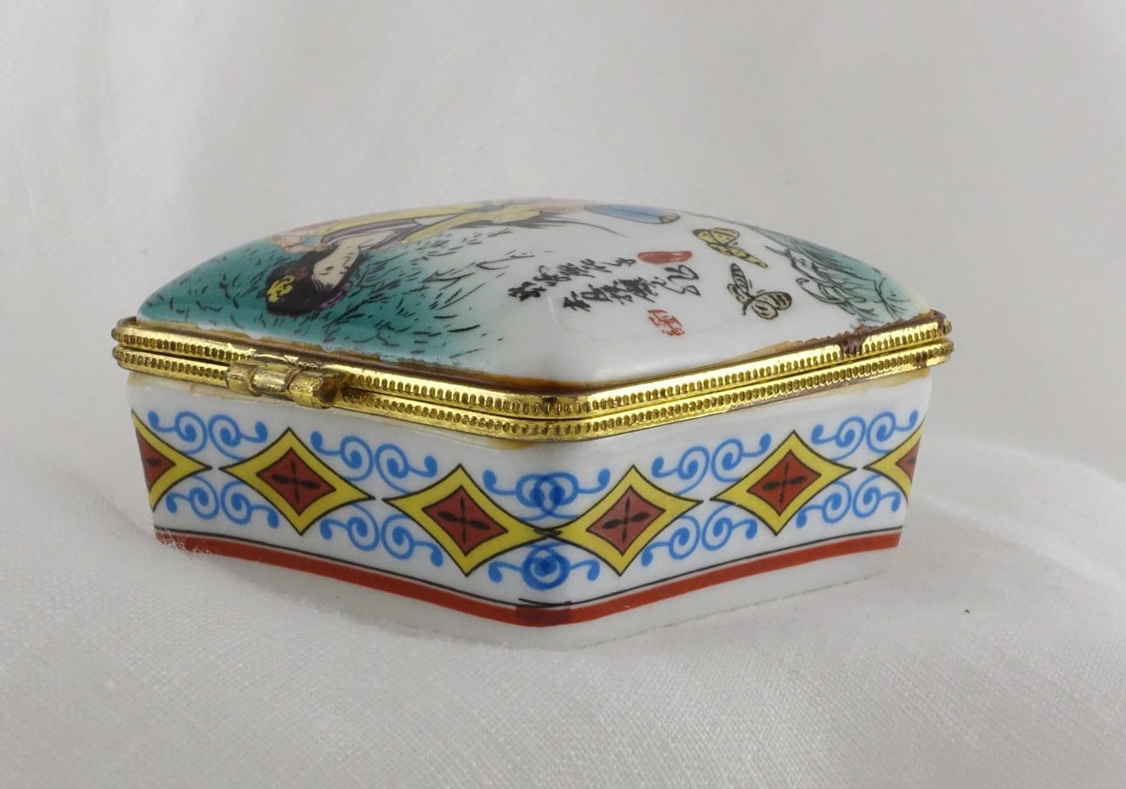 Limoges Style - Japanese Geisha Trinket Box Vintage Hand Painted Collectible