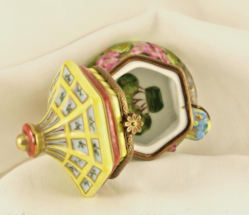 Limoges France Peint Main Garden Gazebo Trinket Box Hand Painted Porcelain