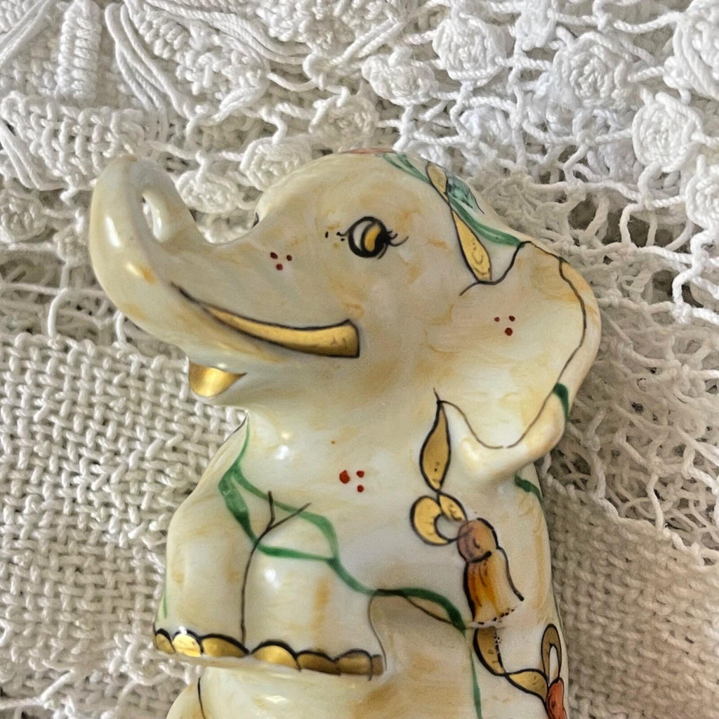 Beautiful Tassle Elephant -Peint Main Signed Exclusive Charmant