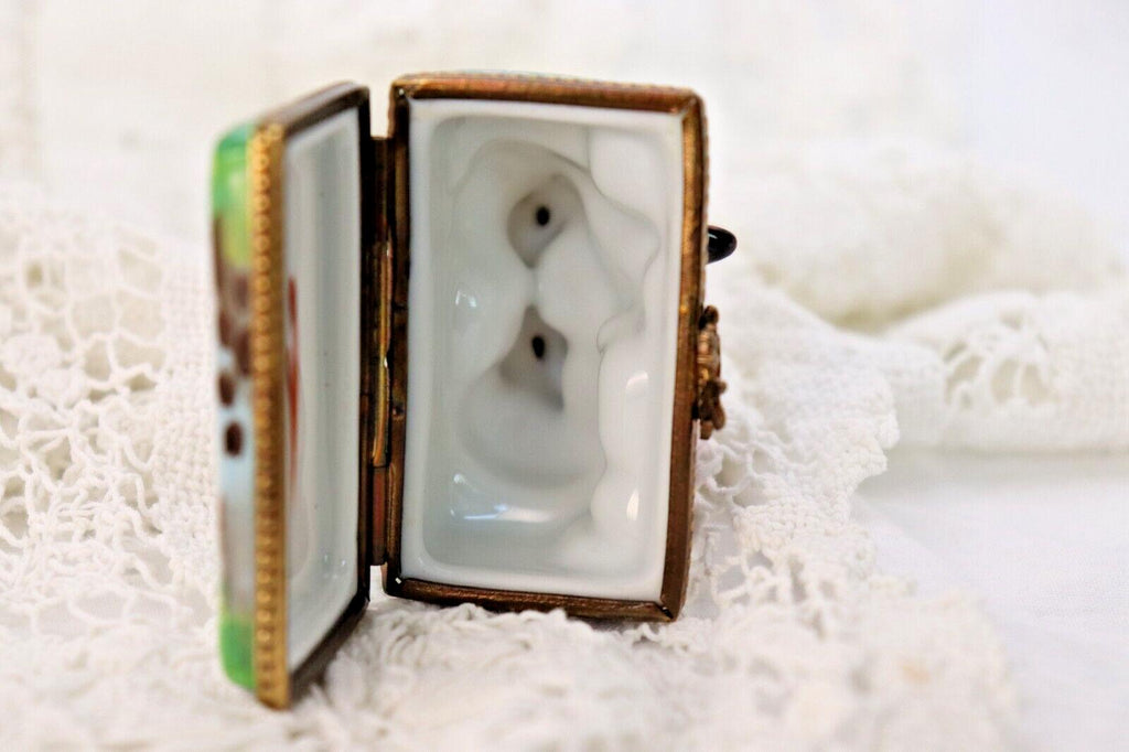 Limoges Porcelain Trinket Box, Kissing Couple (3 x 2 inches)