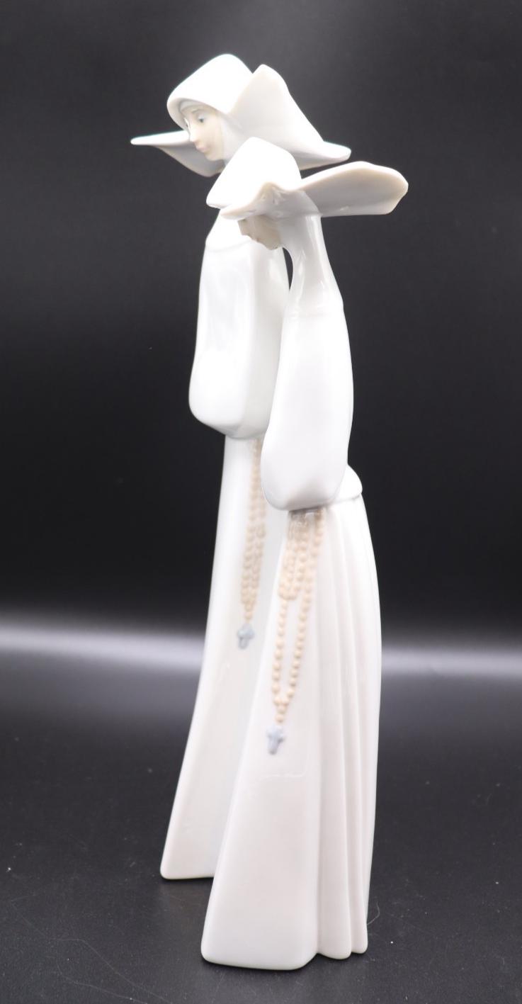 Lladró Porcelain Figurine - Two Nuns Holding Rosary Beads