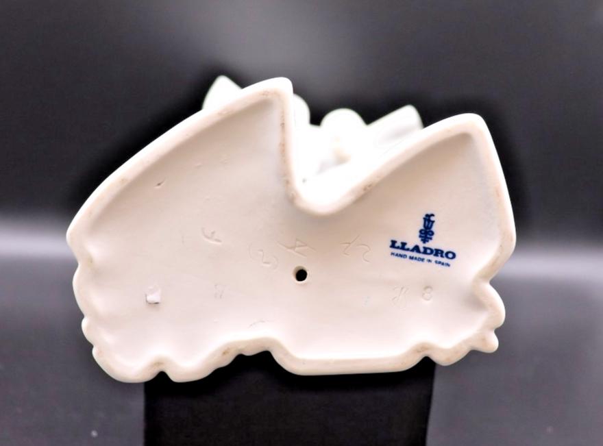 Lladró Porcelain Figurine - Two Nuns Holding Rosary Beads