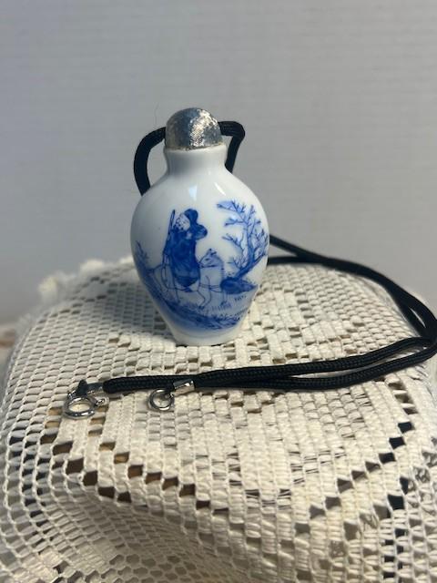 Limoges - Chinese blue and white snuff bottle necklace