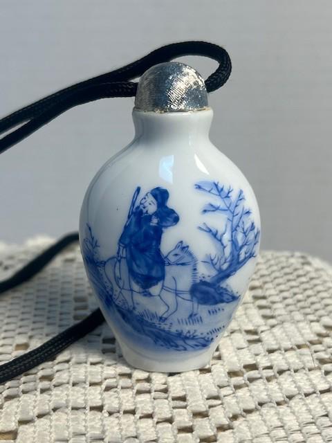 Limoges - Chinese blue and white snuff bottle necklace