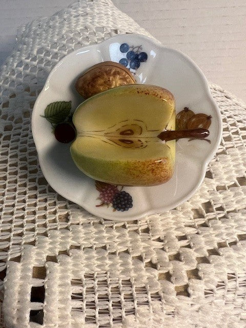Limoges France Peint Main Sliced Golden Apple on Plate Porcelain Trinket Box