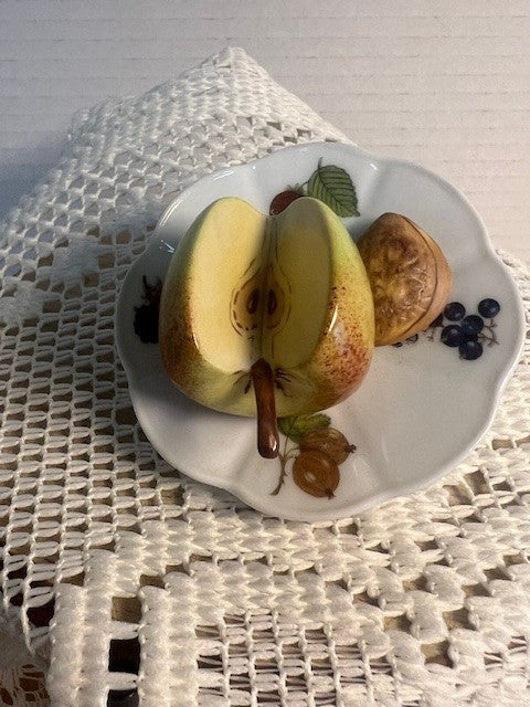 Limoges France Peint Main Sliced Golden Apple on Plate Porcelain Trinket Box