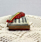 Limoges france violin on music book porcelain trinket box, peint main