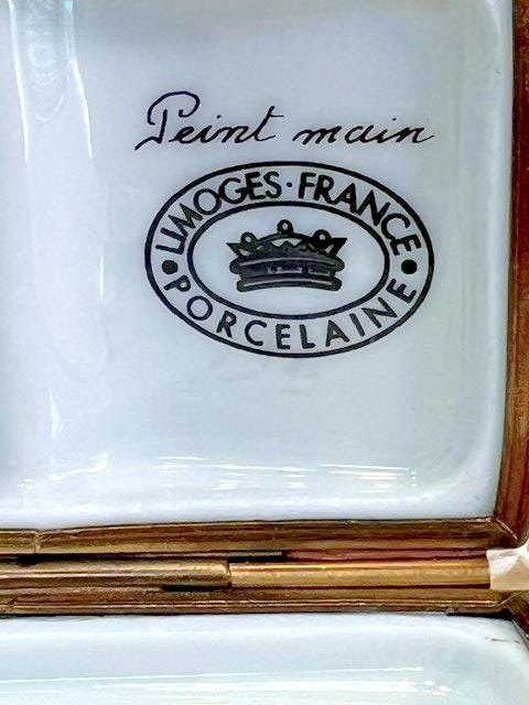 Limoges france violin on music book porcelain trinket box, peint main