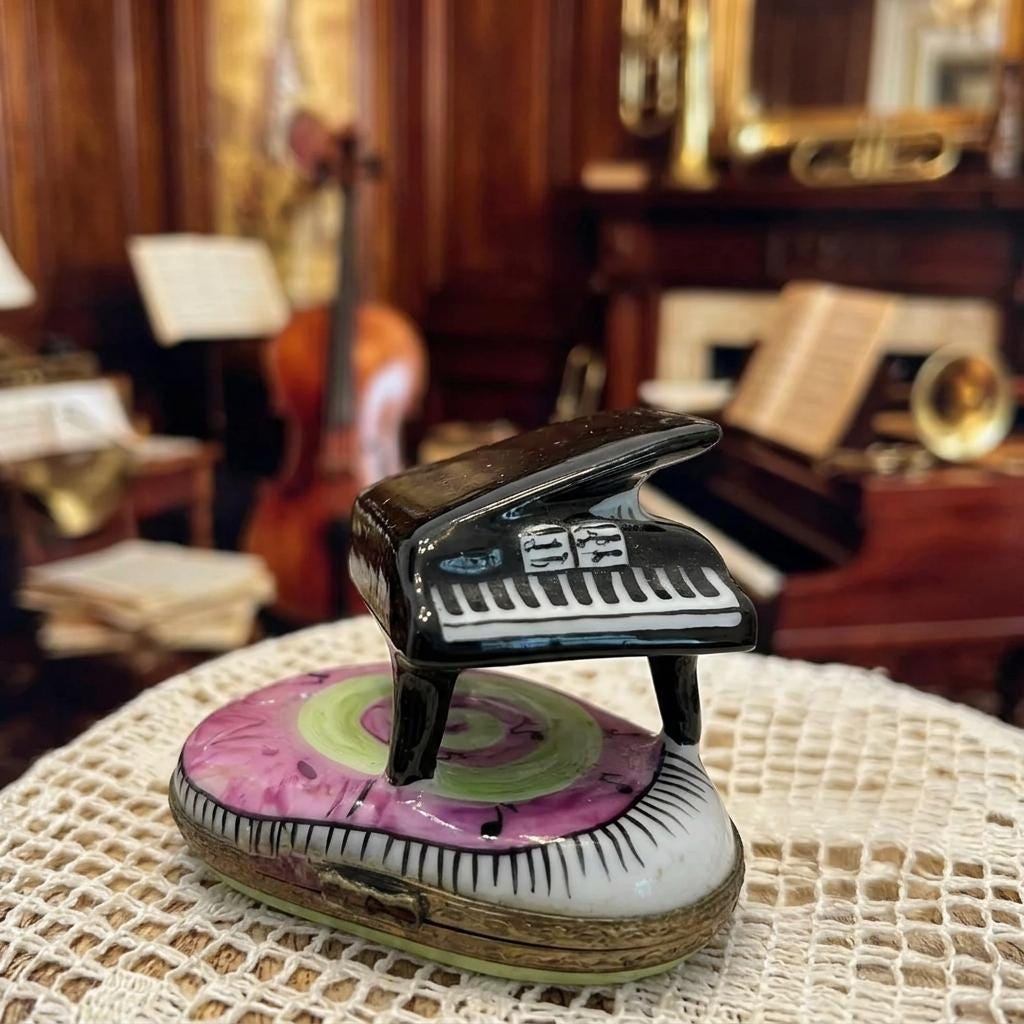 Limoges baby grand piano porcelain trinket box, peint main