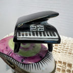 Limoges baby grand piano porcelain trinket box, peint main