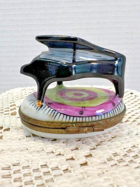 Limoges baby grand piano porcelain trinket box, peint main