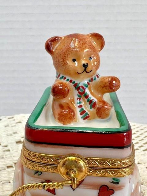 Rochard limoges teddy bear on wagon porcelain trinket box, peint main