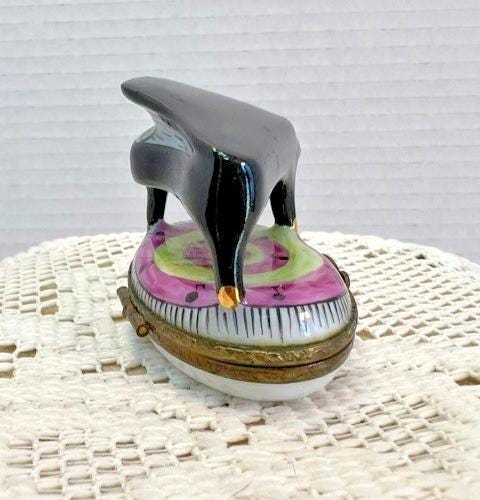 Limoges baby grand piano porcelain trinket box, peint main