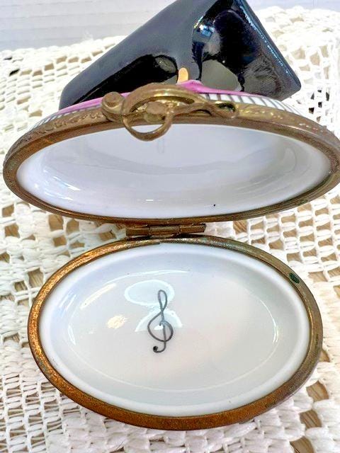 Limoges baby grand piano porcelain trinket box, peint main