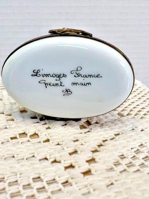 Limoges baby grand piano porcelain trinket box, peint main