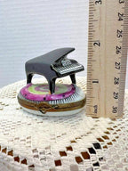 Limoges baby grand piano porcelain trinket box, peint main