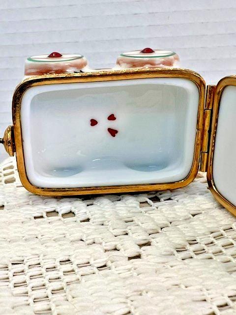 Rochard limoges teddy bear on wagon porcelain trinket box, peint main