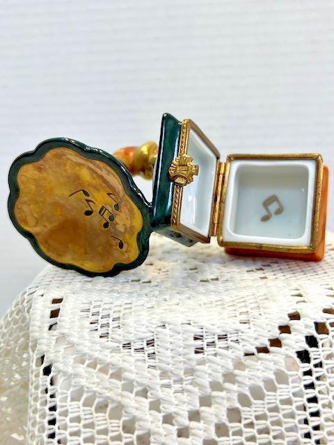 Limoges france gramophone porcelain trinket box peint main marque déposée