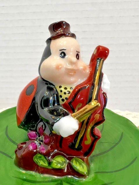 Limoges france ladybug playing violin porcelain trinket box, peint main