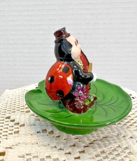 Limoges france ladybug playing violin porcelain trinket box, peint main