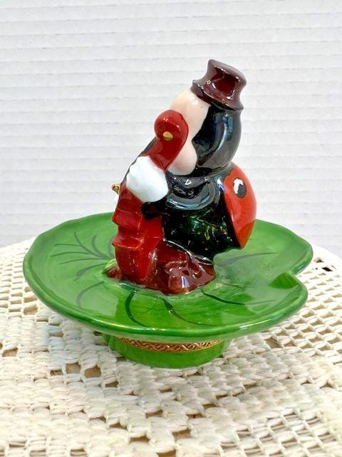 Limoges france ladybug playing violin porcelain trinket box, peint main