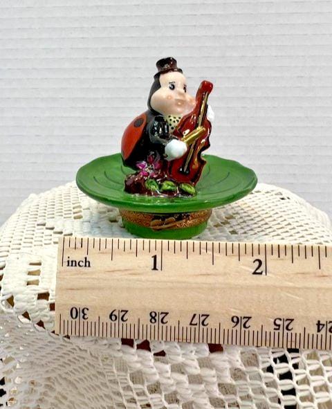 Limoges france ladybug playing violin porcelain trinket box, peint main